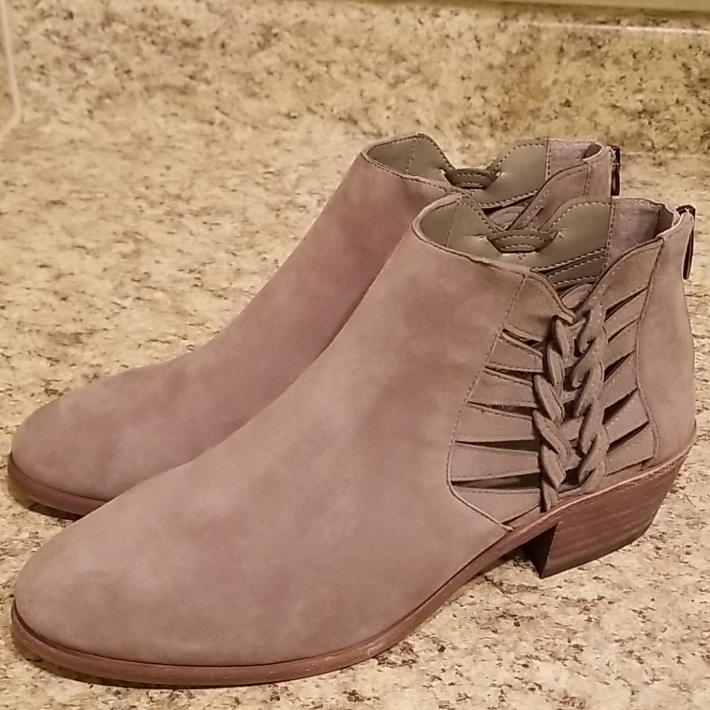 VINCE CAMUTO PRESTETTA BOOTIES